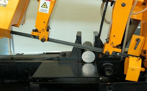 通江数控带锯床自动送料精度会出现偏差吗？